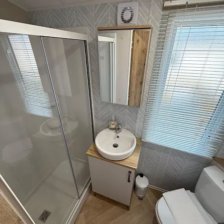 Cuckoo With Hot Tub At Brickyard Lakes 度假居